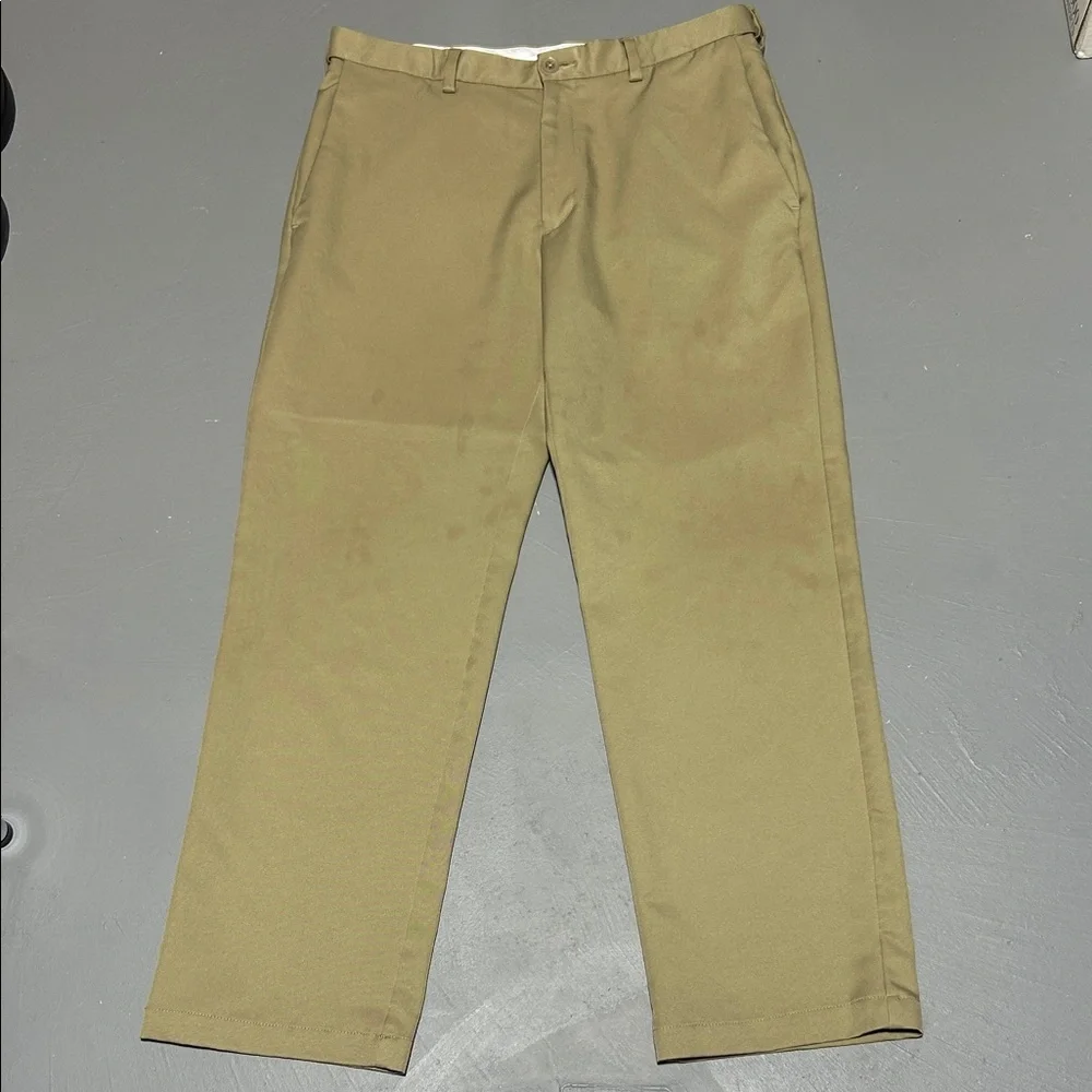 Haggar Clothing Khaki Chino Pants (Men’s 34 x 30) (Classic Fit)
